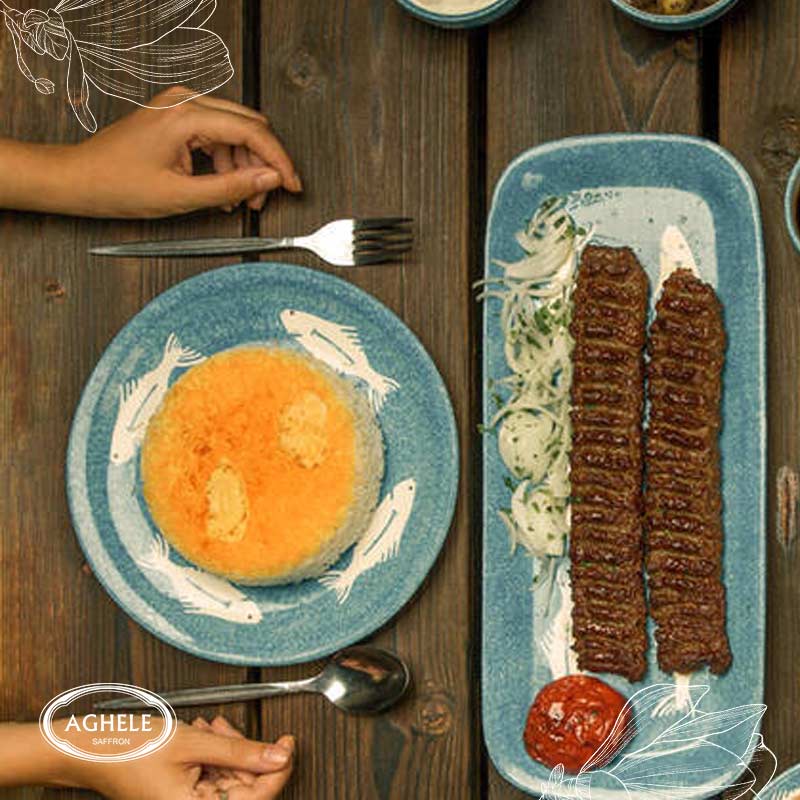 ایرانی‌ها دیگر زعفران نمی‌خورند؟!- کباب و برنج در ظرف های ابی