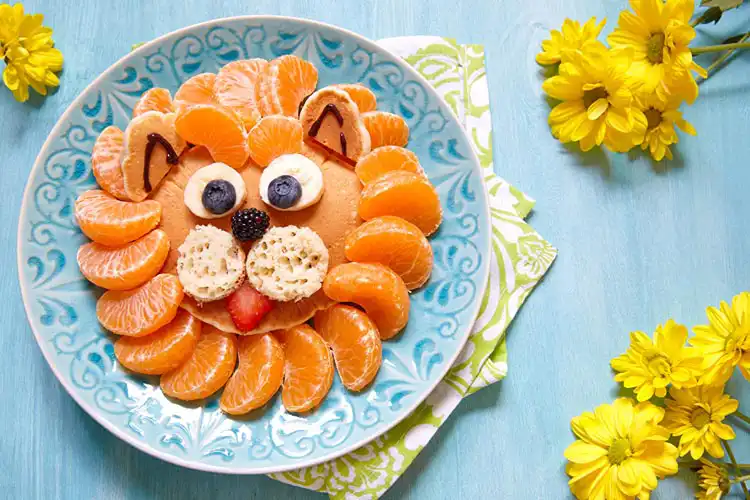 تزیین ظرف غذای کودک پنکیک و نارنگی